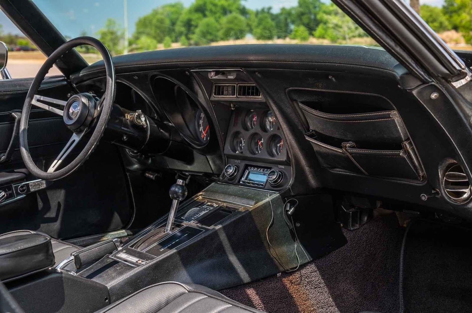 Chevrolet-Corvette-1973-2-Door-12