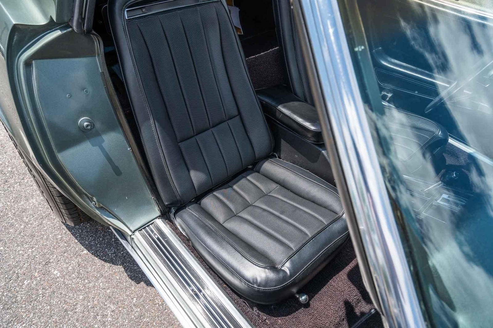 Chevrolet-Corvette-1973-2-Door-14