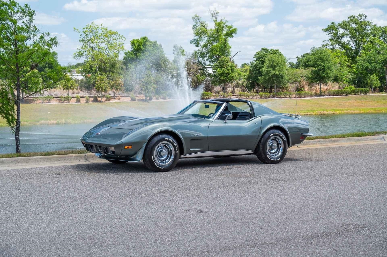 Chevrolet-Corvette-1973-2-Door-17