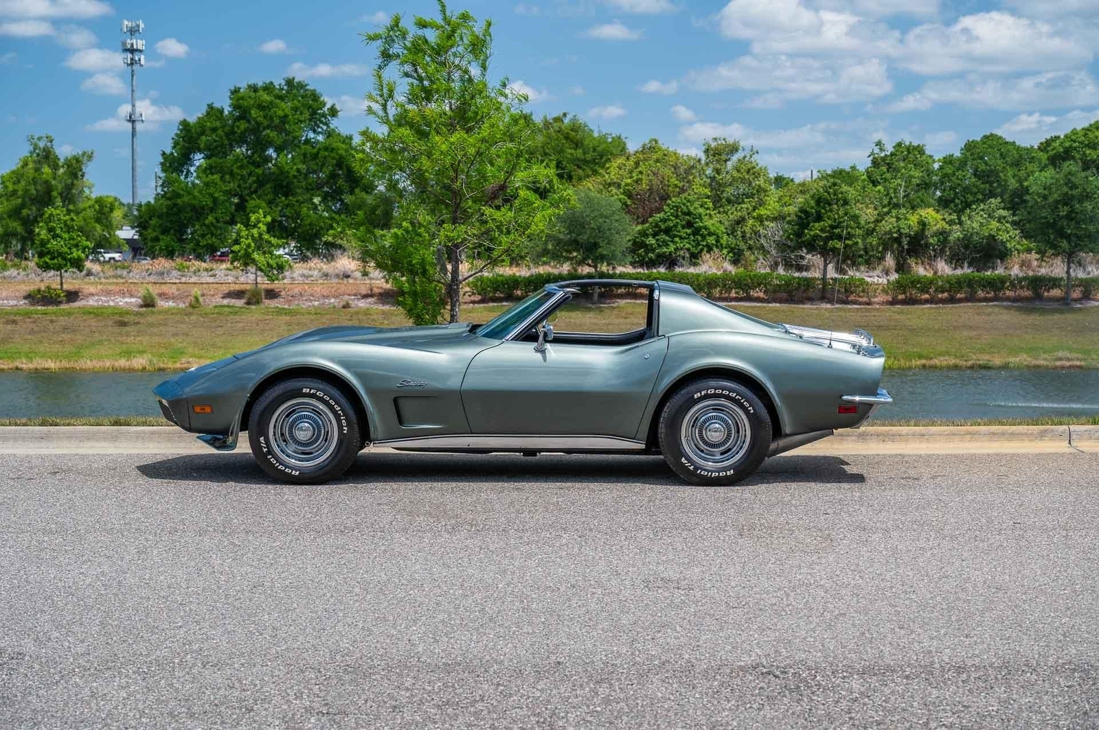 Chevrolet-Corvette-1973-2-Door-18