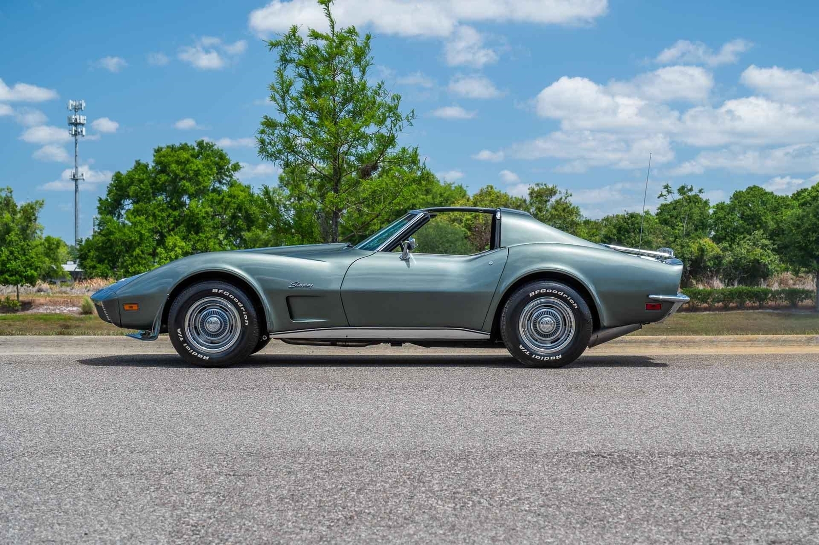 Chevrolet-Corvette-1973-2-Door-19