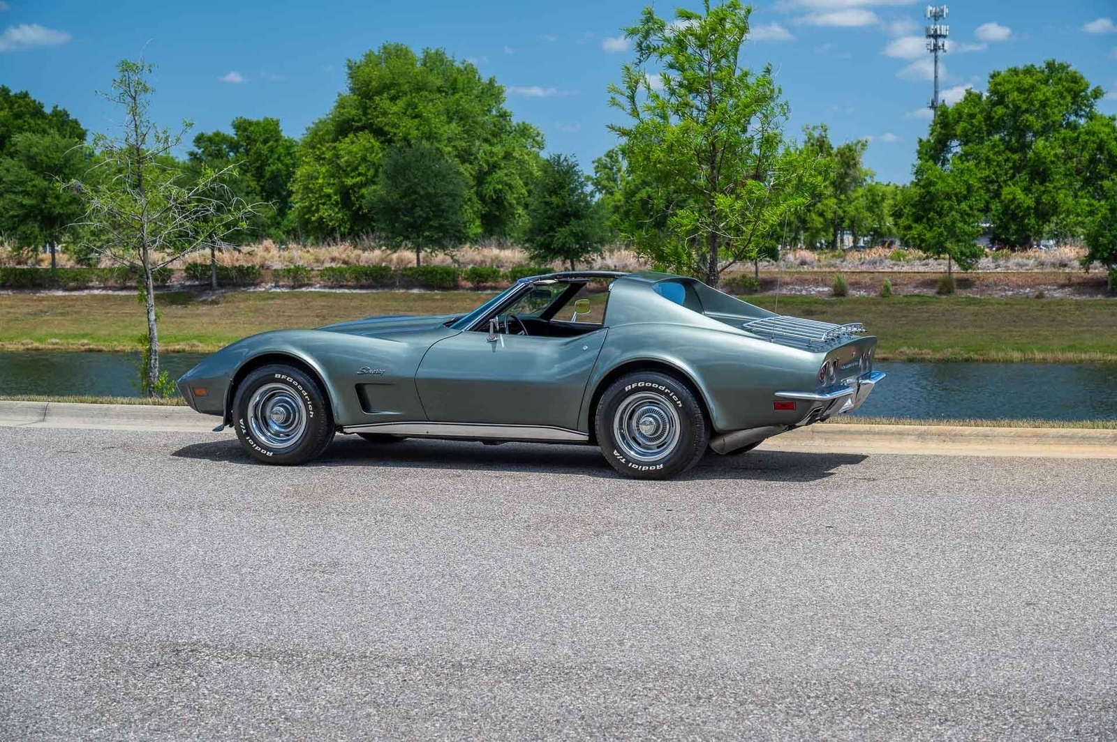 Chevrolet-Corvette-1973-2-Door-20