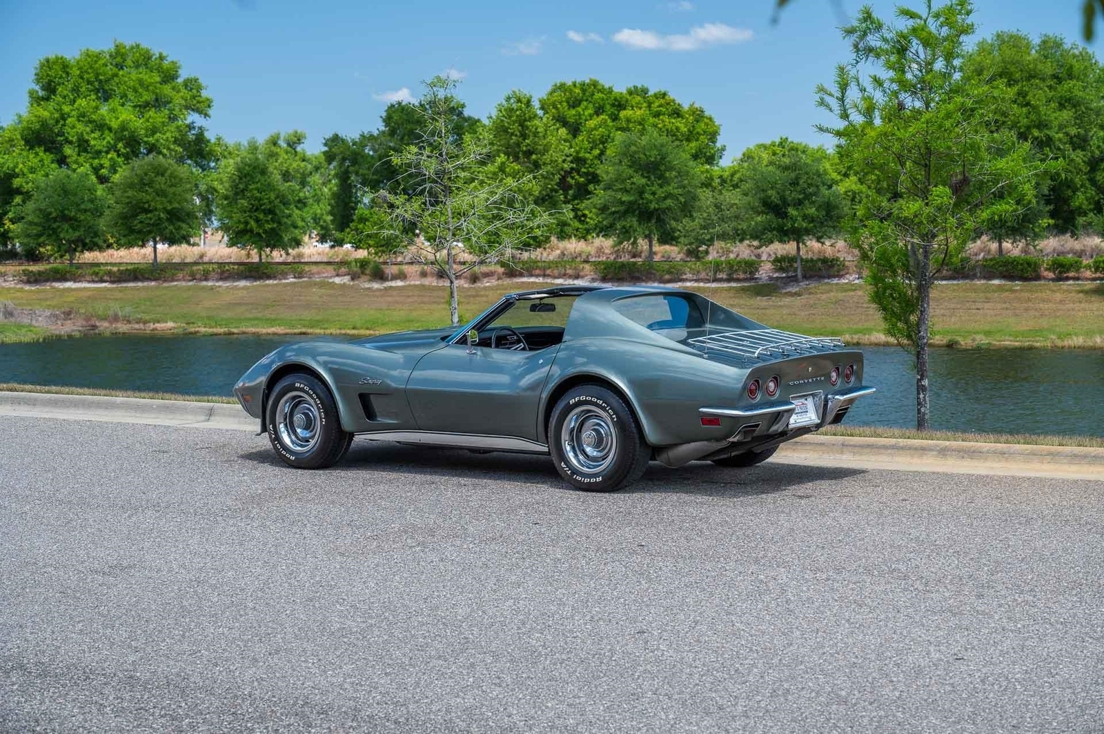 Chevrolet-Corvette-1973-2-Door-21