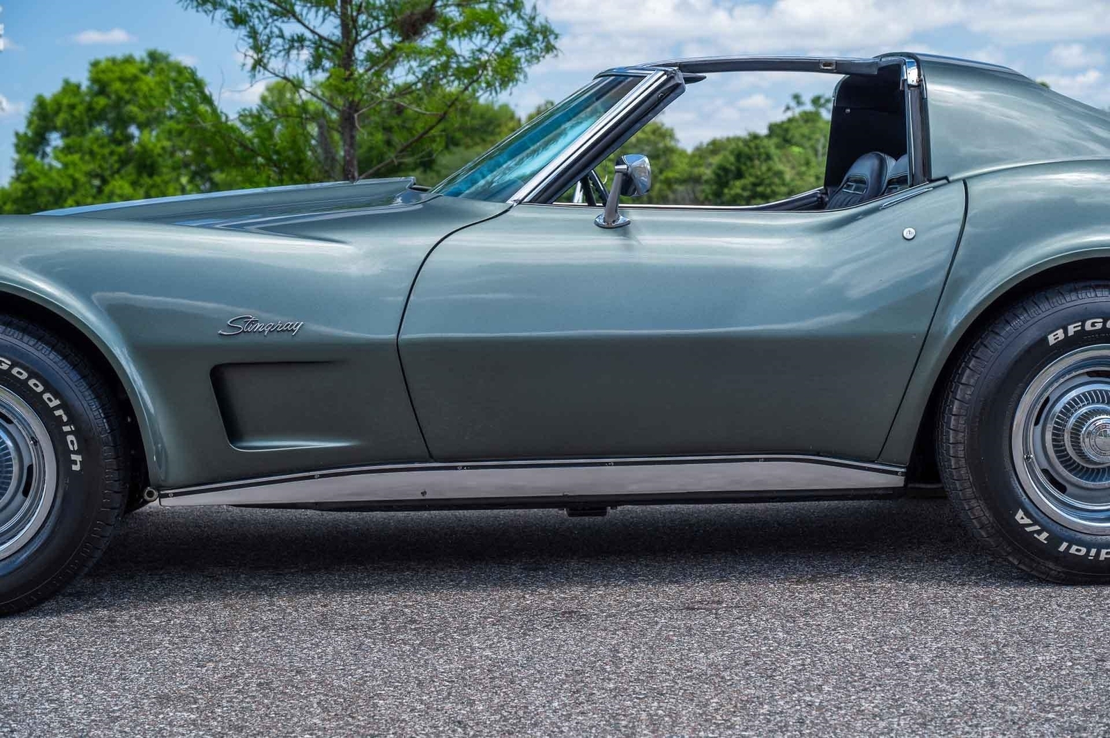 Chevrolet-Corvette-1973-2-Door-25