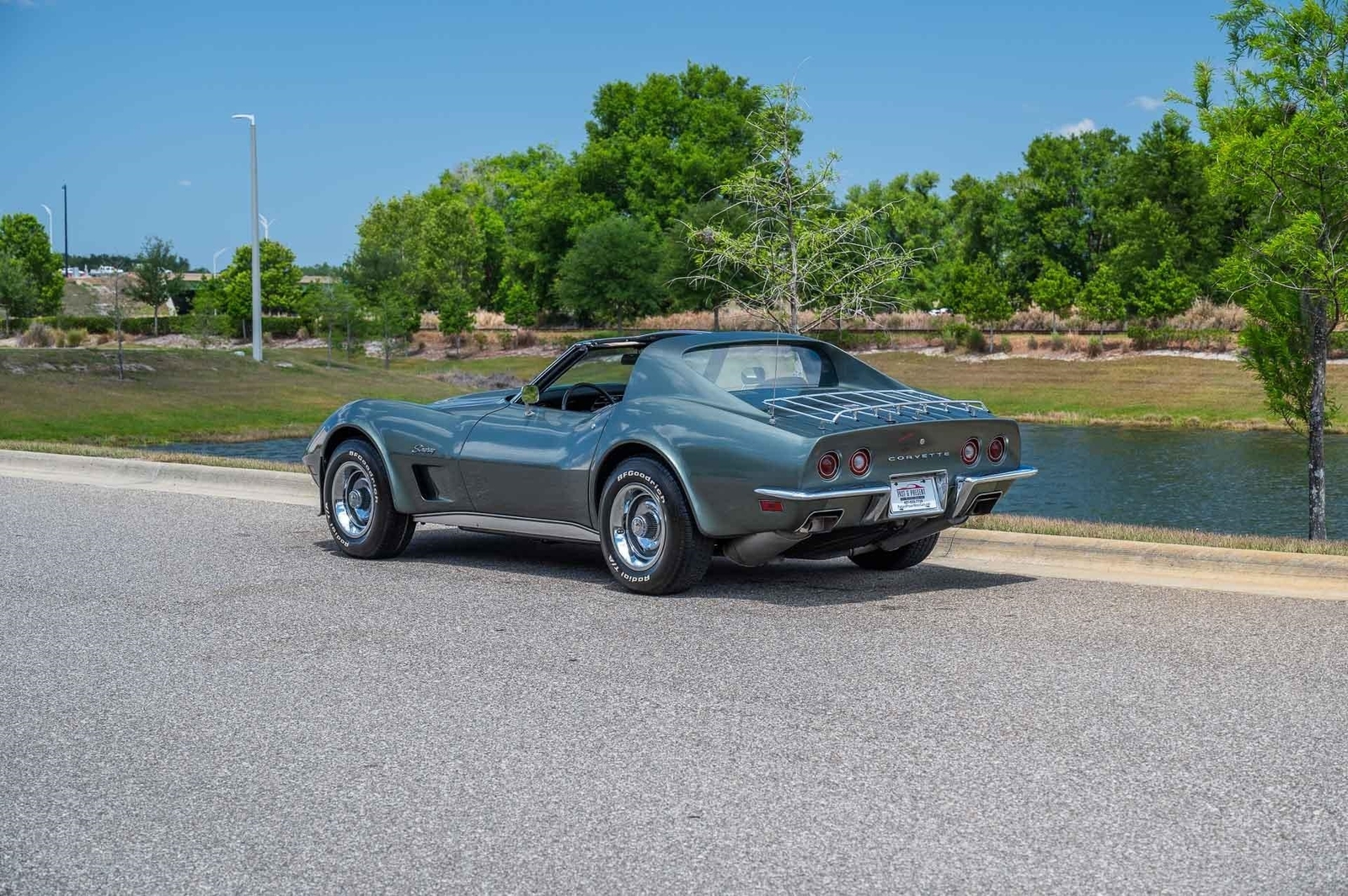 Chevrolet-Corvette-1973-2-Door-3