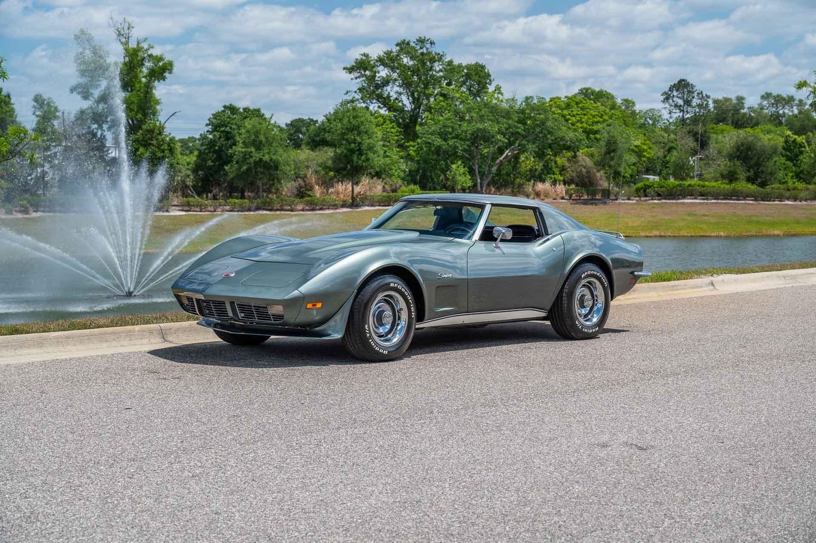 Chevrolet-Corvette-1973-2-Door-33
