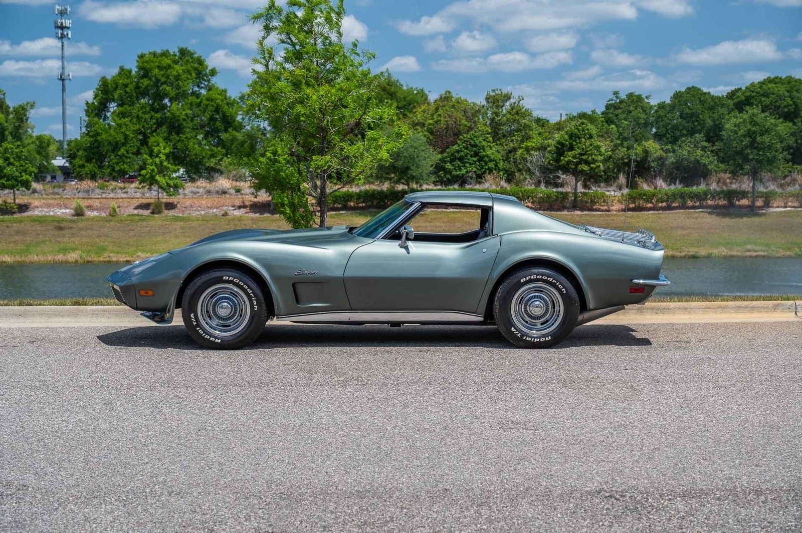 Chevrolet-Corvette-1973-2-Door-34