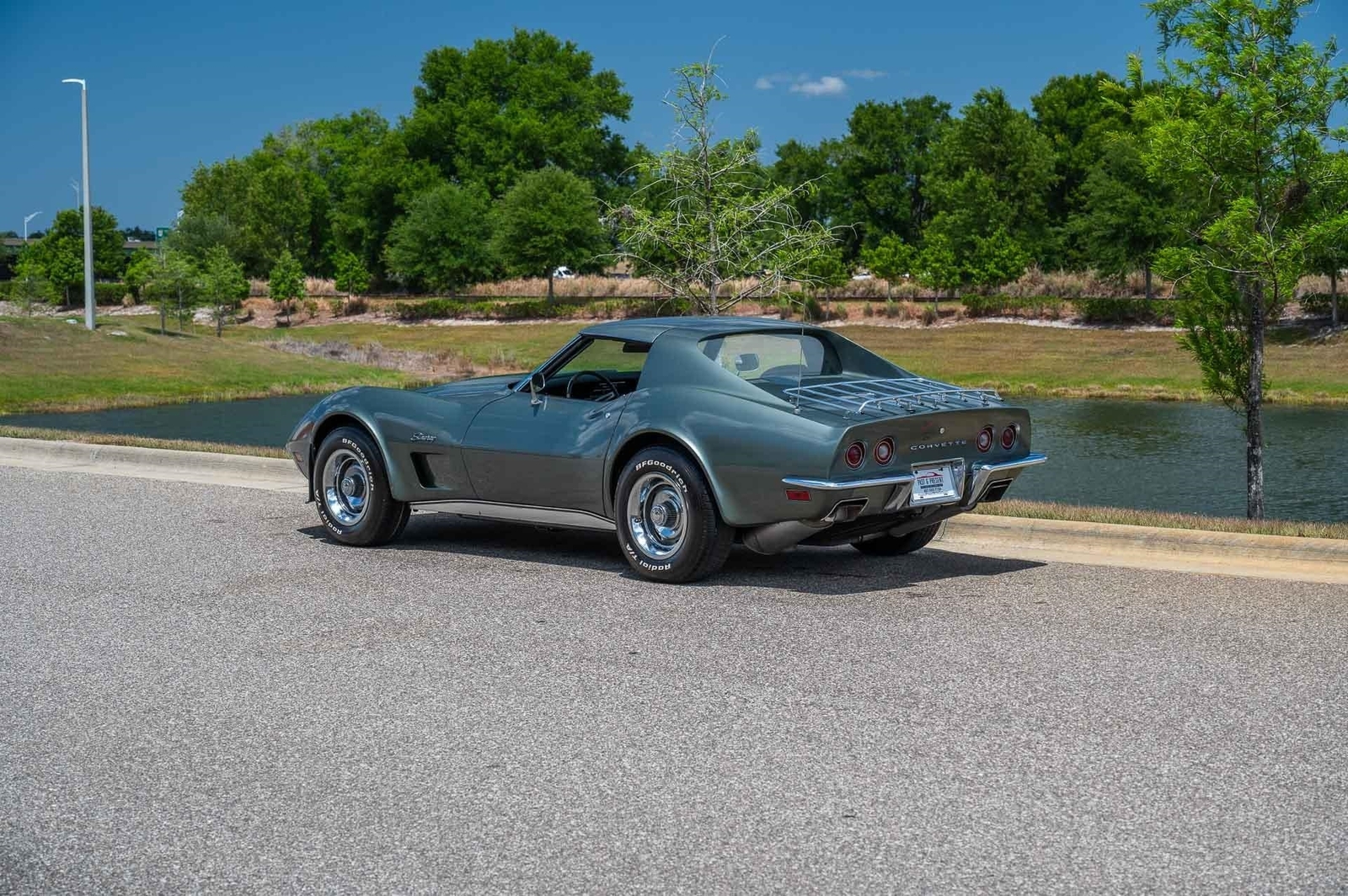 Chevrolet-Corvette-1973-2-Door-35
