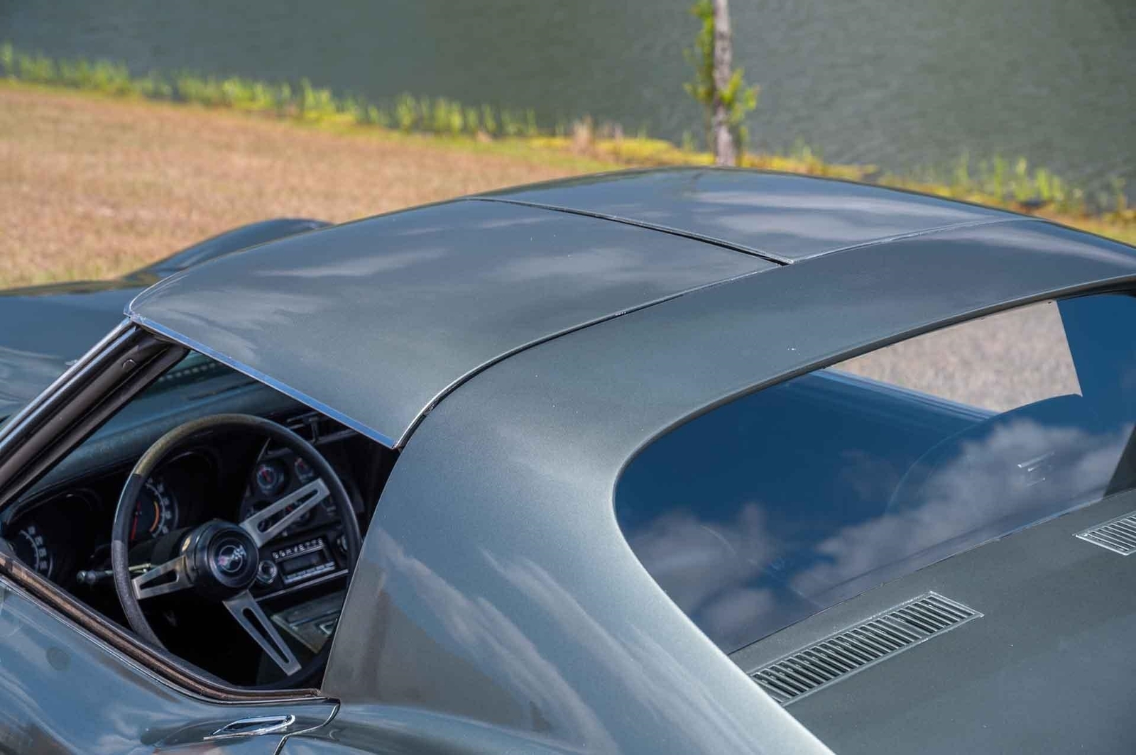 Chevrolet-Corvette-1973-2-Door-36