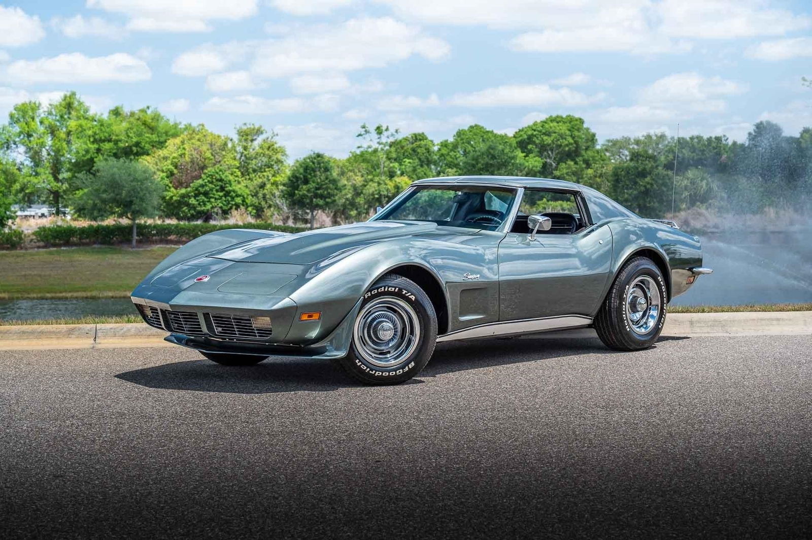 Chevrolet-Corvette-1973-2-Door-39