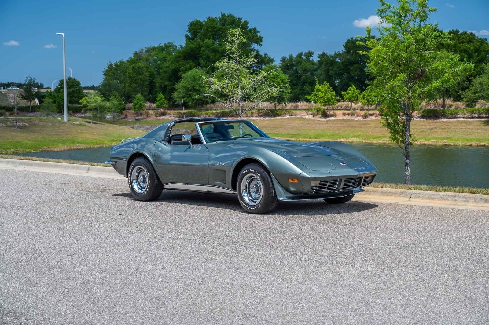 Chevrolet-Corvette-1973-2-Door-8