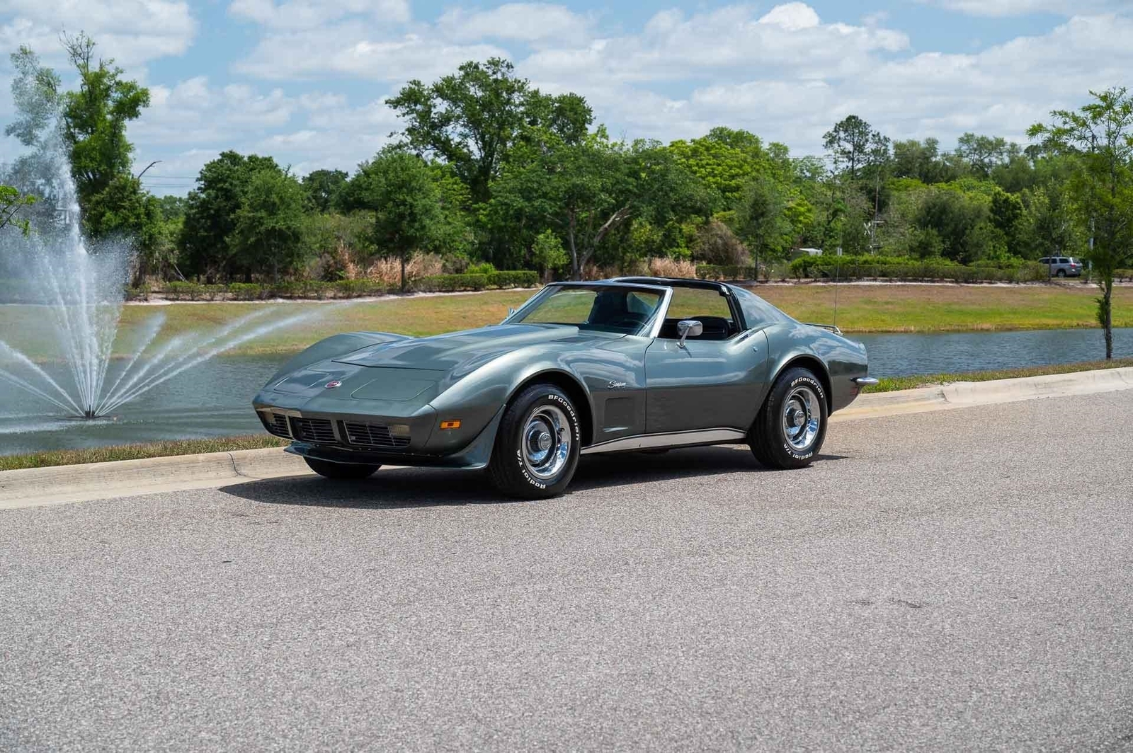 Chevrolet-Corvette-1973-2-Door