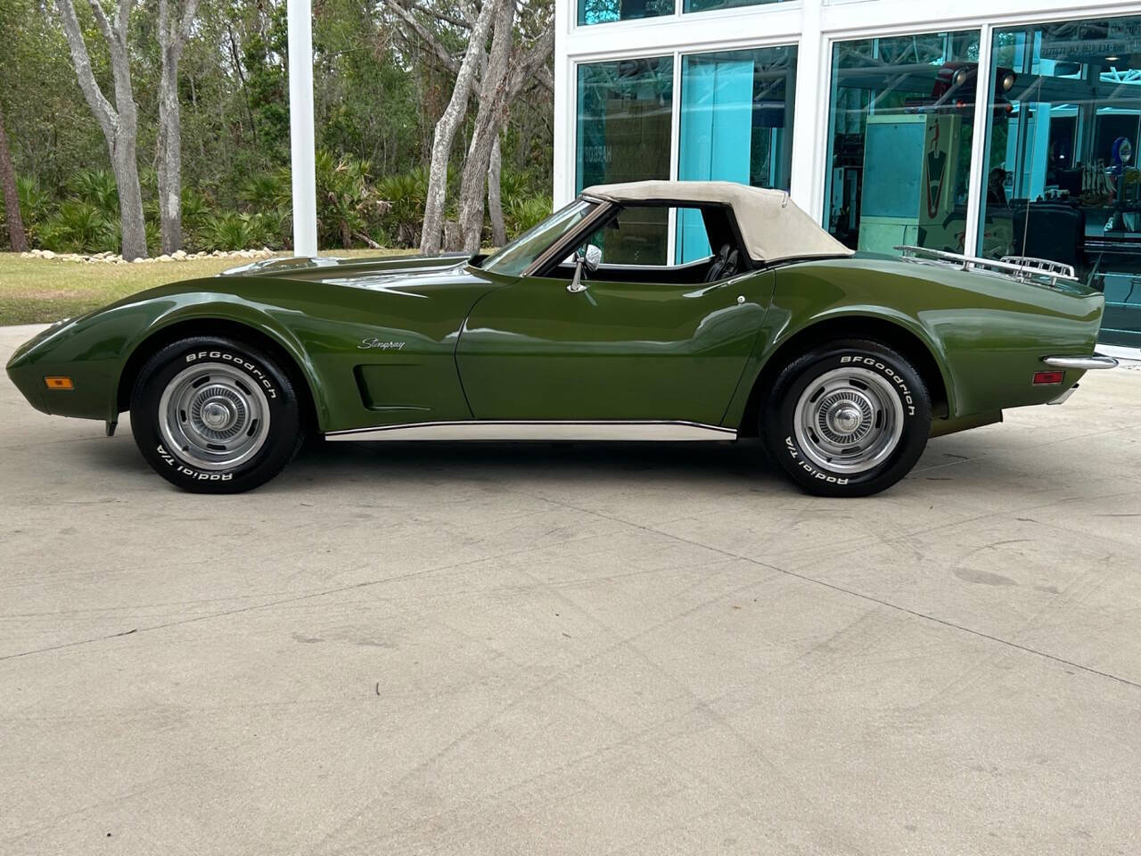 Chevrolet-Corvette-1973-Hatchback-11