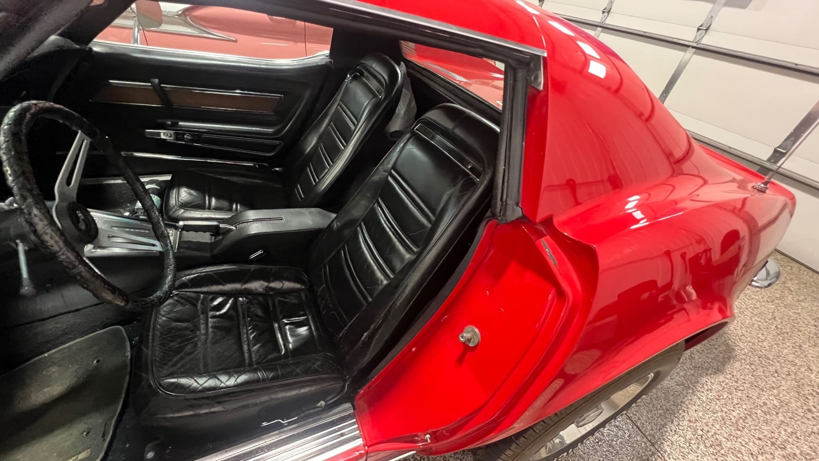 Chevrolet-Corvette-1973-T-Top-4