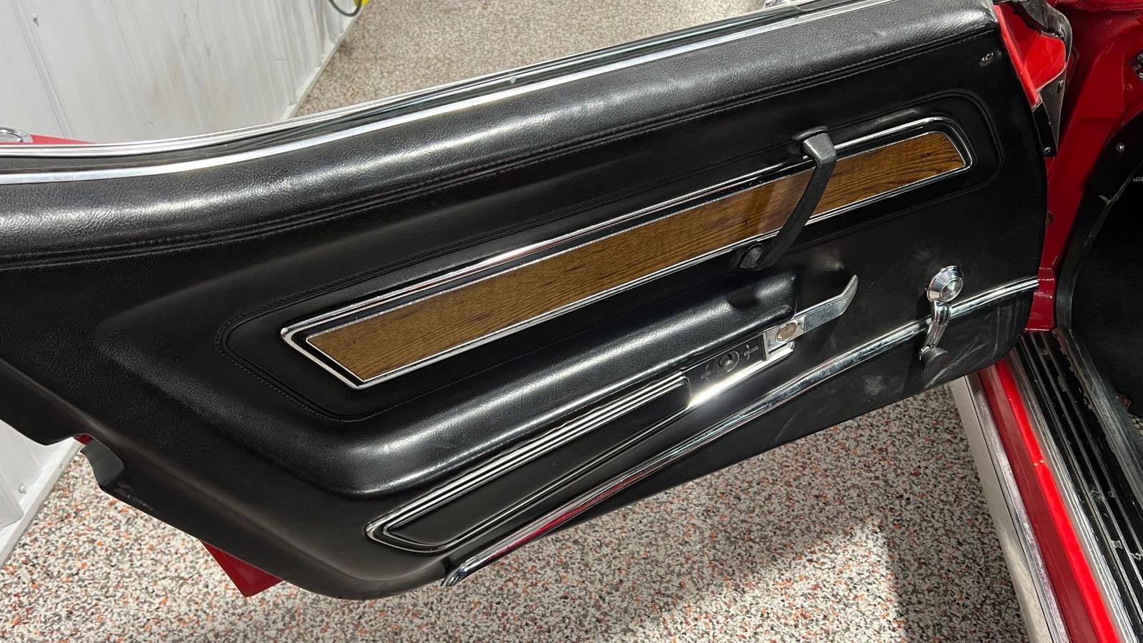 Chevrolet-Corvette-1973-T-Top-8