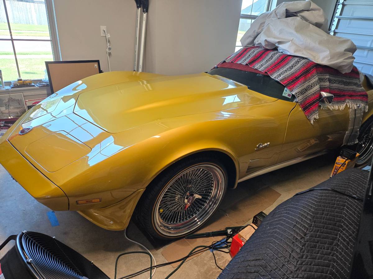 Chevrolet-Corvette-1973-yellow-4