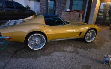 Chevrolet-Corvette-1973-yellow-5