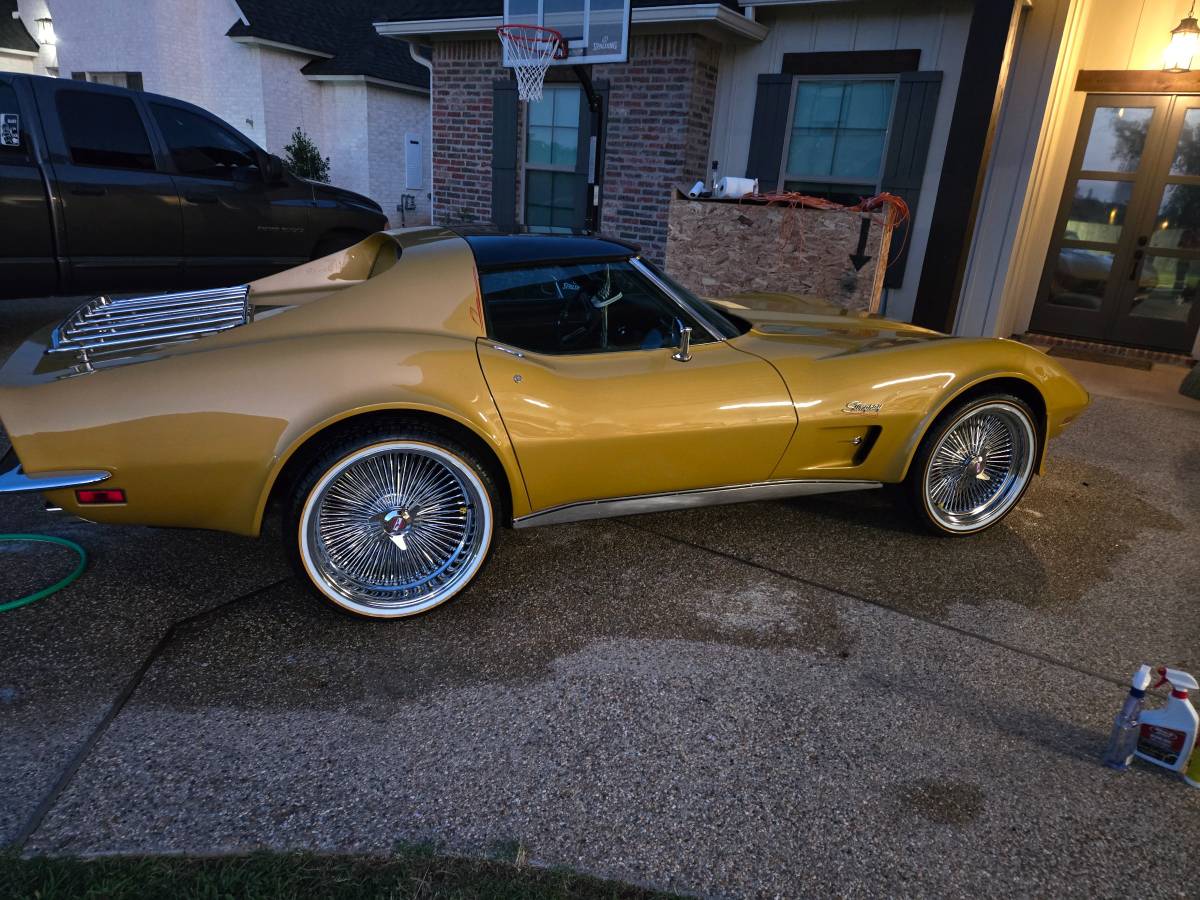 Chevrolet-Corvette-1973-yellow-5