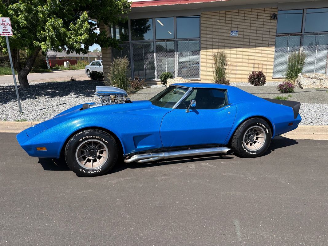 Chevrolet-Corvette-1974-1