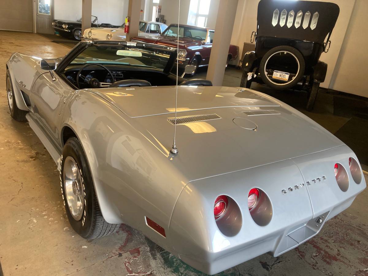 Chevrolet-Corvette-1974-1
