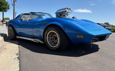 Chevrolet-Corvette-1974-2