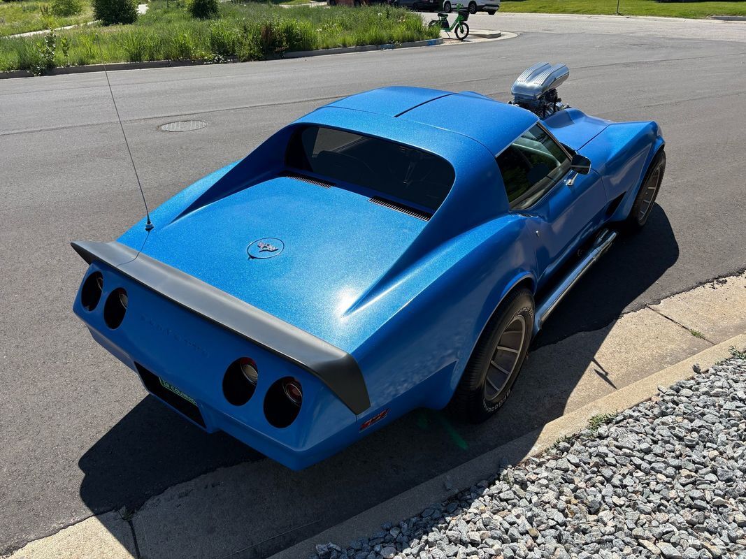 Chevrolet-Corvette-1974-23