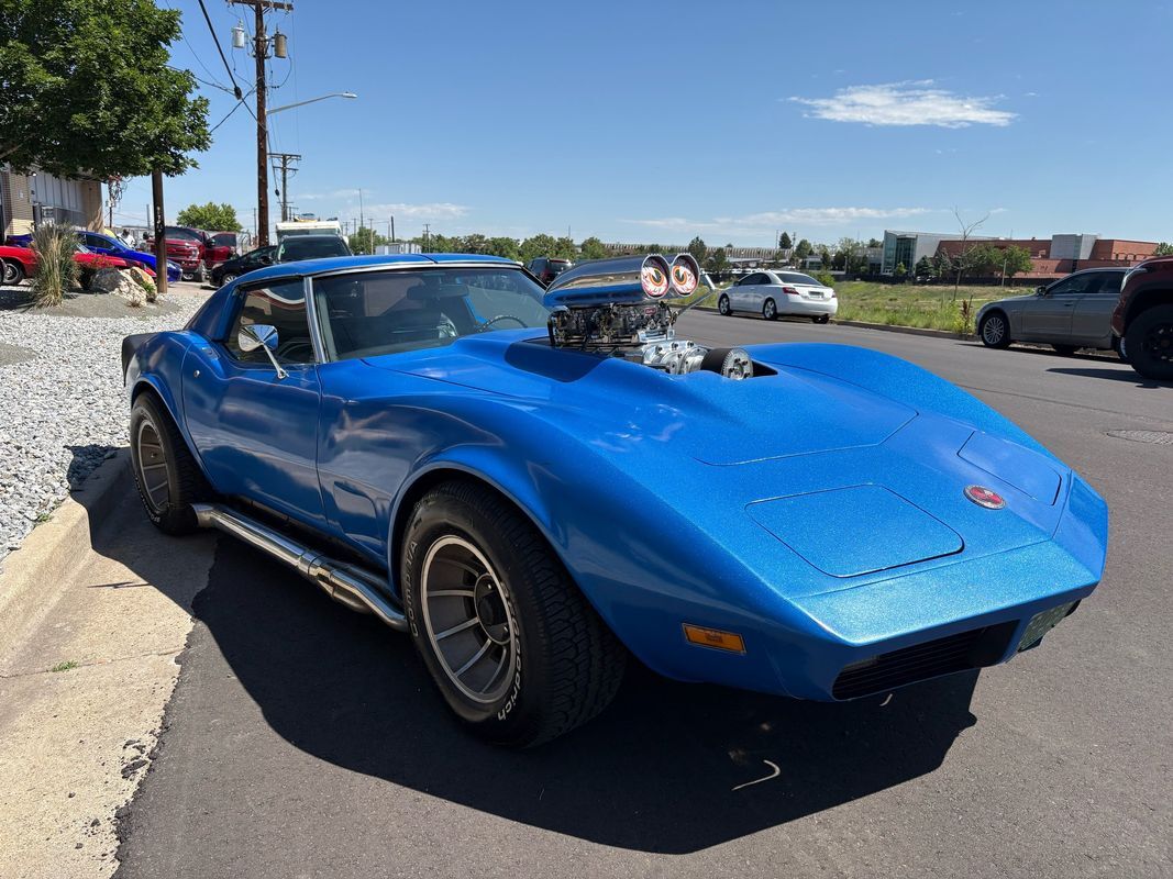 Chevrolet-Corvette-1974-24