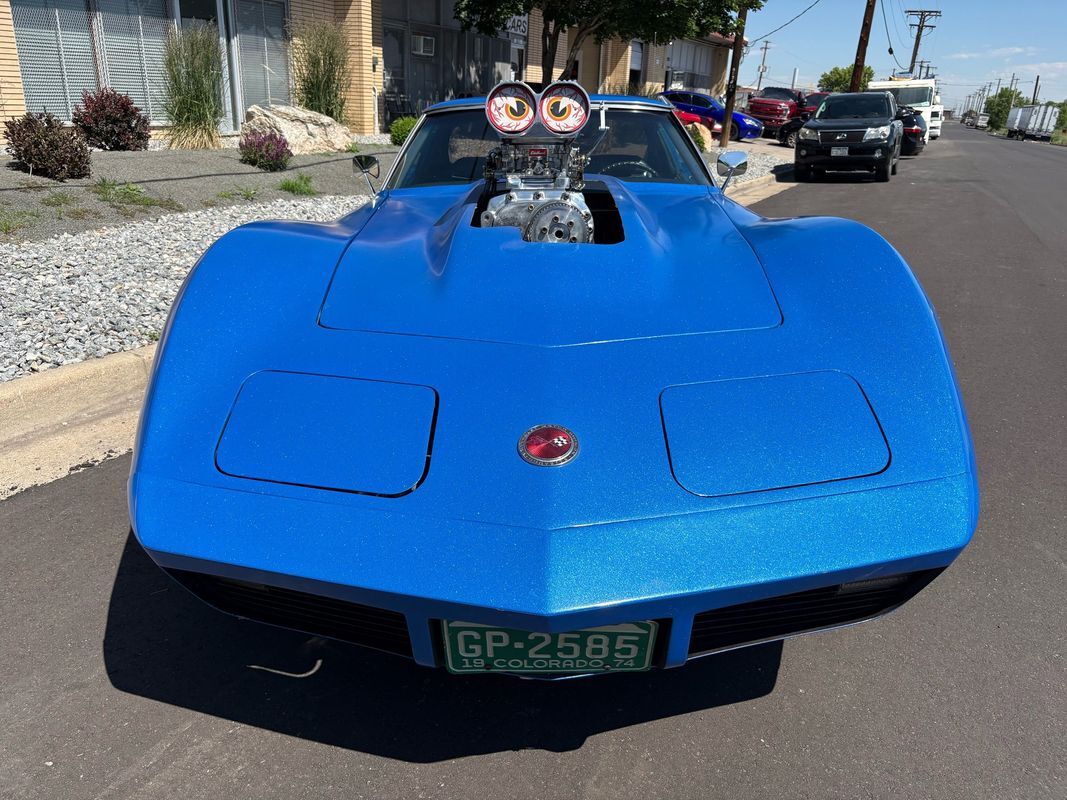 Chevrolet-Corvette-1974-26