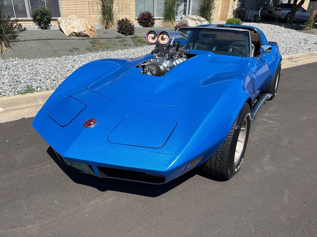 Chevrolet-Corvette-1974-28