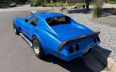 Chevrolet-Corvette-1974-3