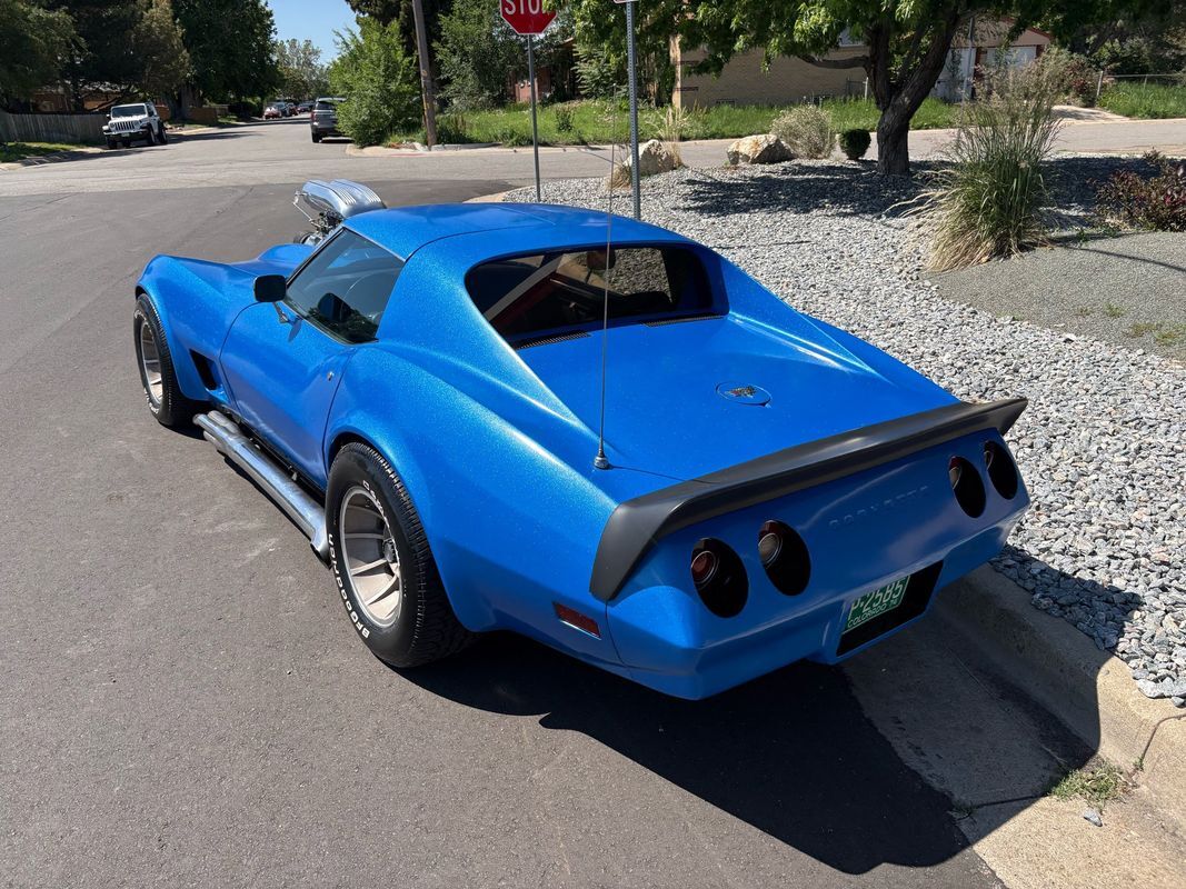 Chevrolet-Corvette-1974-3