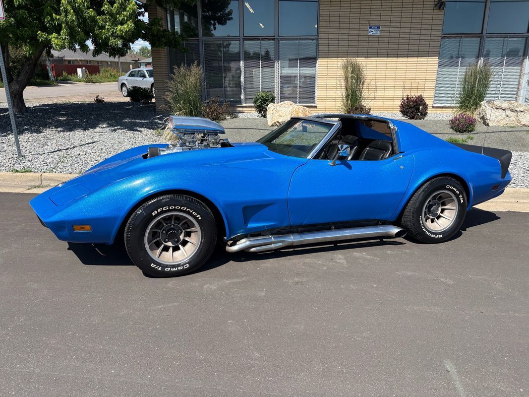 Chevrolet-Corvette-1974-31