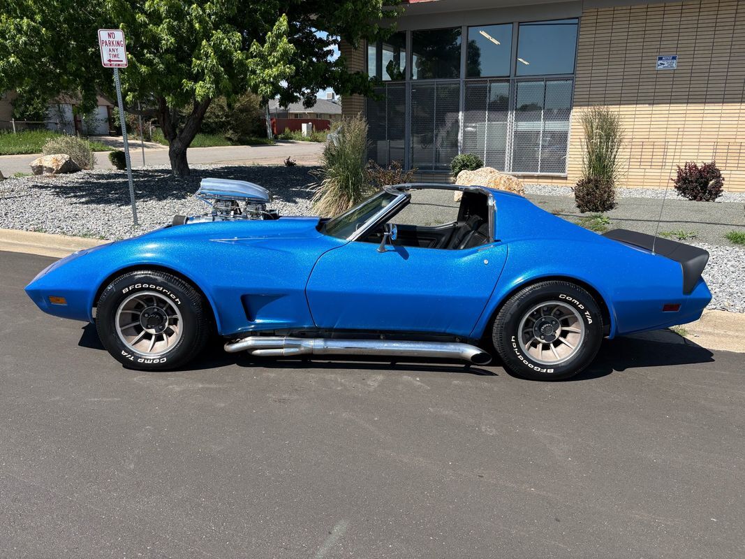 Chevrolet-Corvette-1974-32