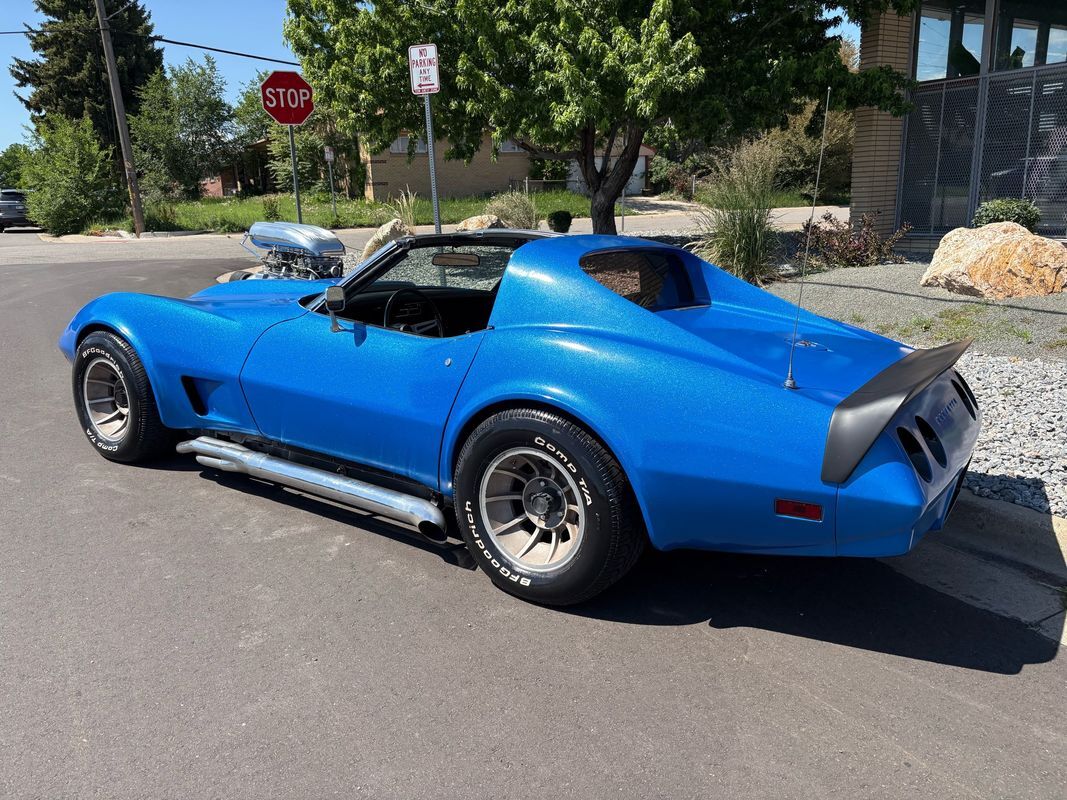 Chevrolet-Corvette-1974-33