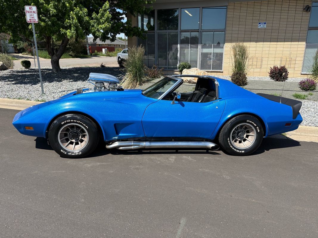 Chevrolet-Corvette-1974-35
