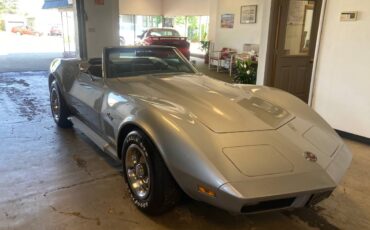 Chevrolet-Corvette-1974