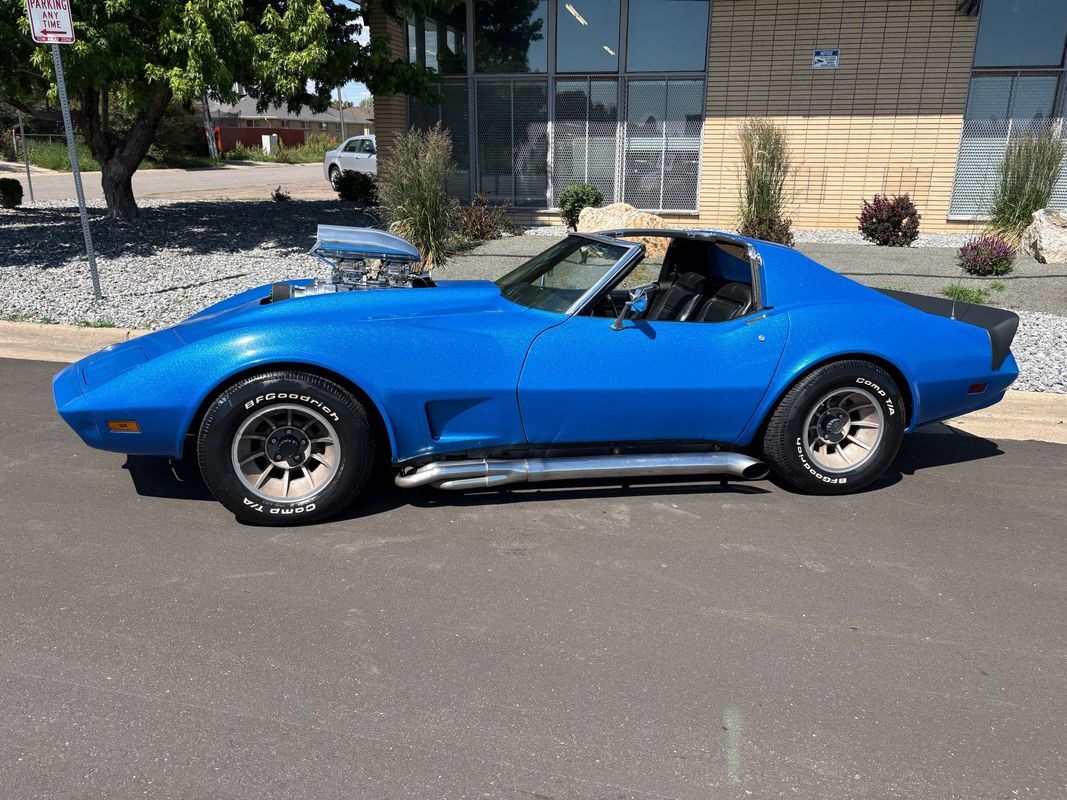 Chevrolet-Corvette-1974-38