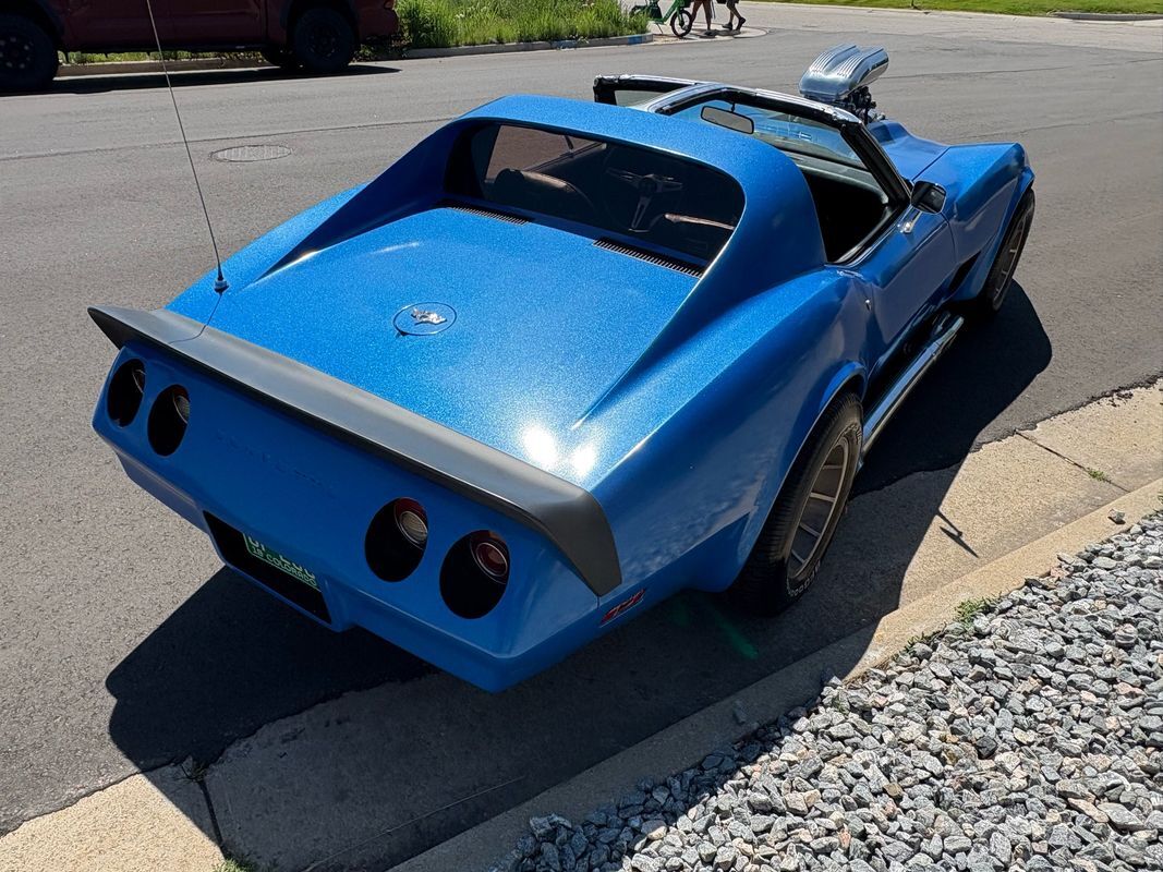 Chevrolet-Corvette-1974-4