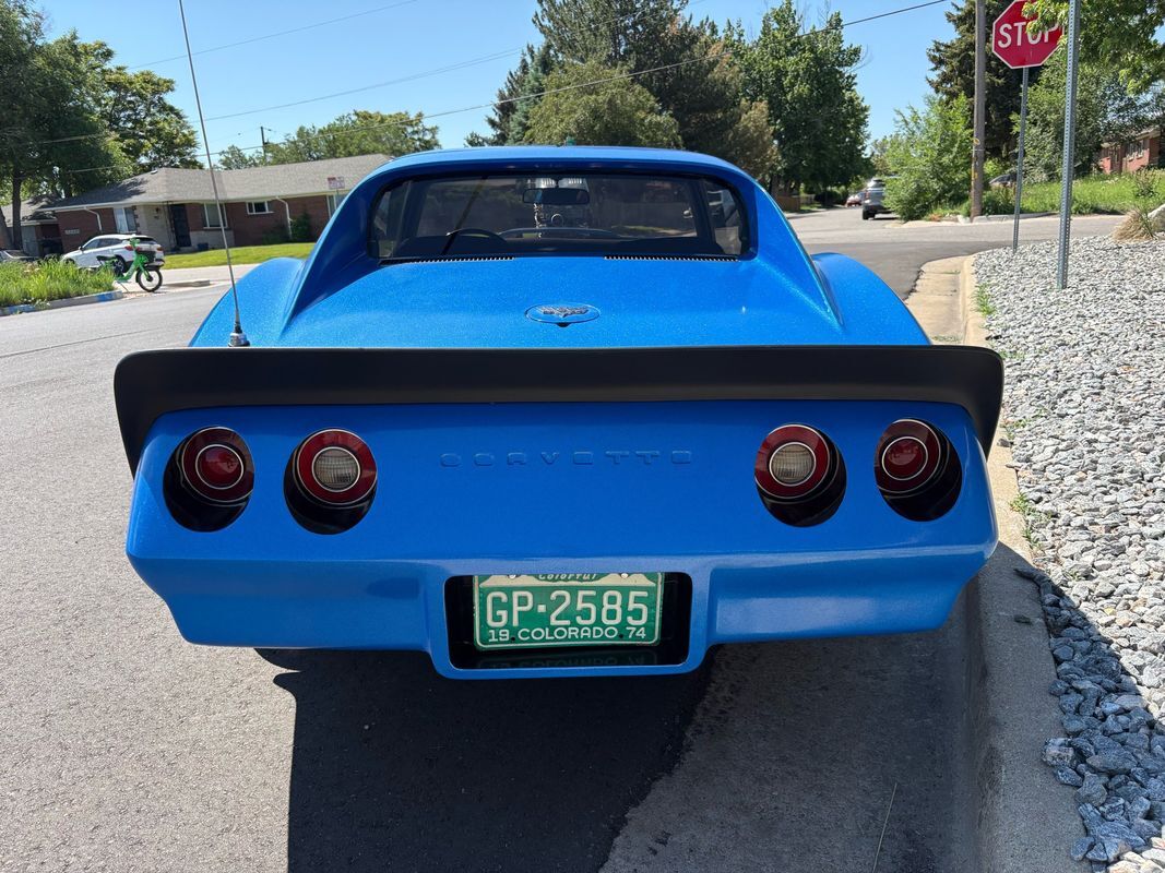 Chevrolet-Corvette-1974-5
