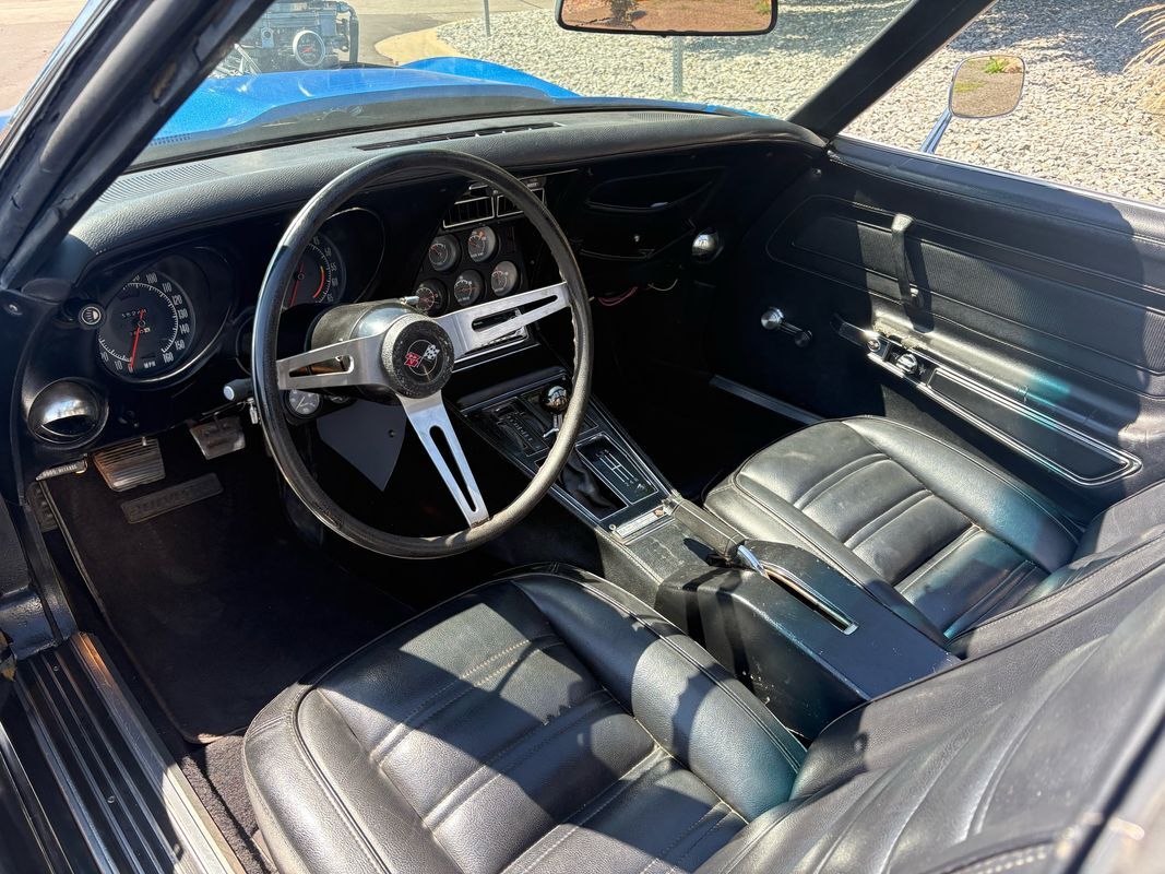 Chevrolet-Corvette-1974-8