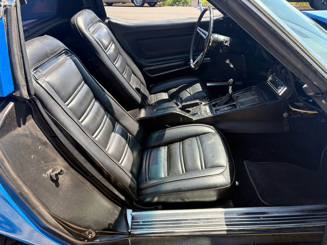 Chevrolet-Corvette-1974-9