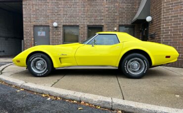 Chevrolet-Corvette-1974-Convertible-2