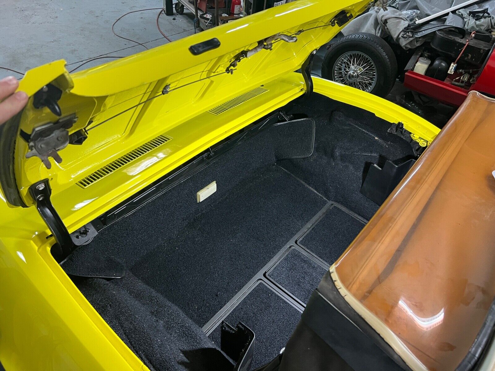 Chevrolet-Corvette-1974-Convertible-25