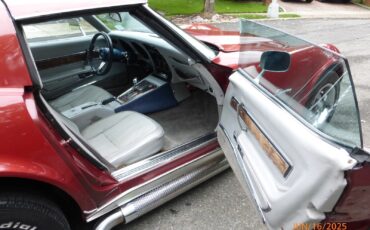 Chevrolet-Corvette-1974-Coupe-16