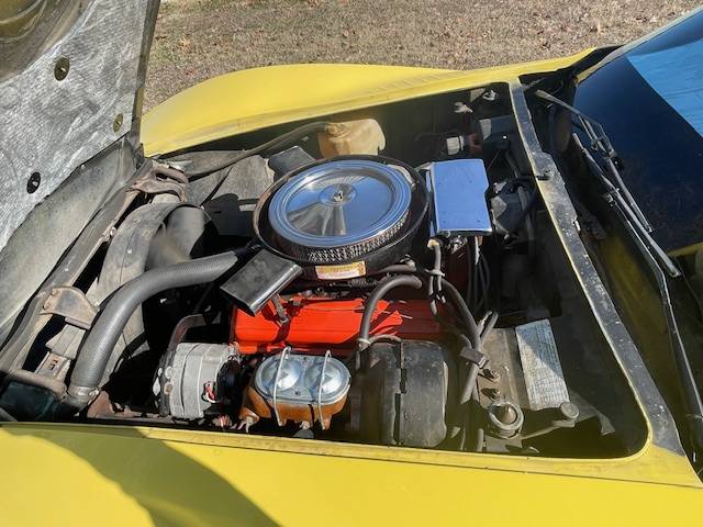 Chevrolet-Corvette-1974-yellow-10