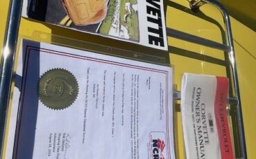 Chevrolet-Corvette-1974-yellow-4