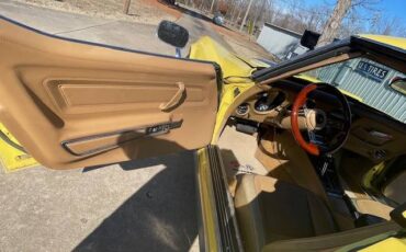 Chevrolet-Corvette-1974-yellow-5