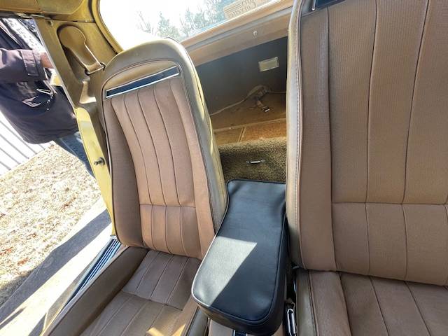 Chevrolet-Corvette-1974-yellow-7