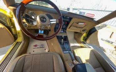 Chevrolet-Corvette-1974-yellow-8