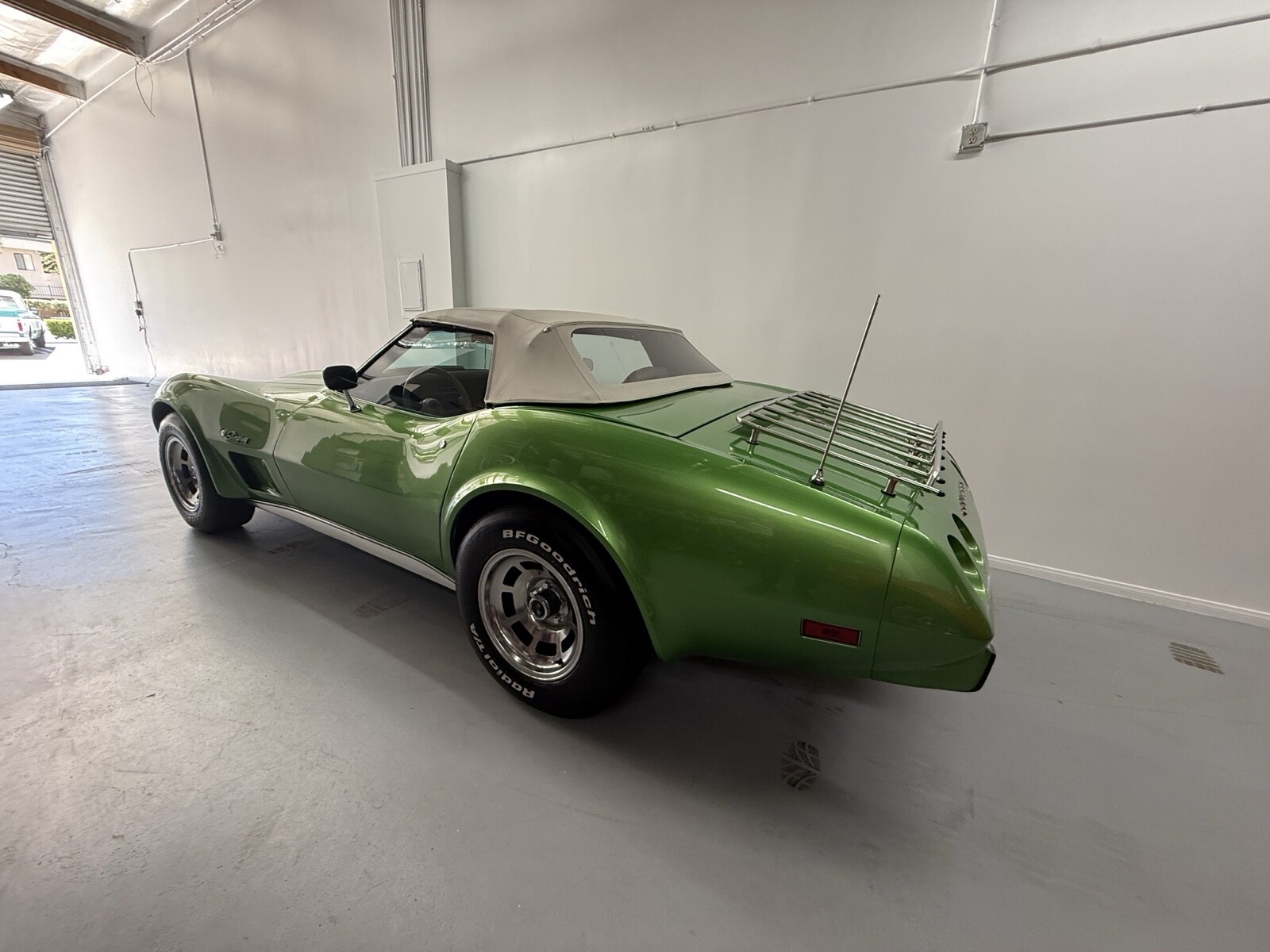 Chevrolet-Corvette-1975-Convertible-1